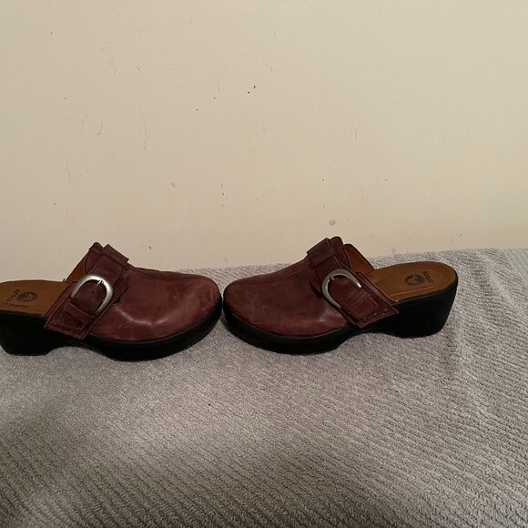 Shoes - Picture 2 of 5